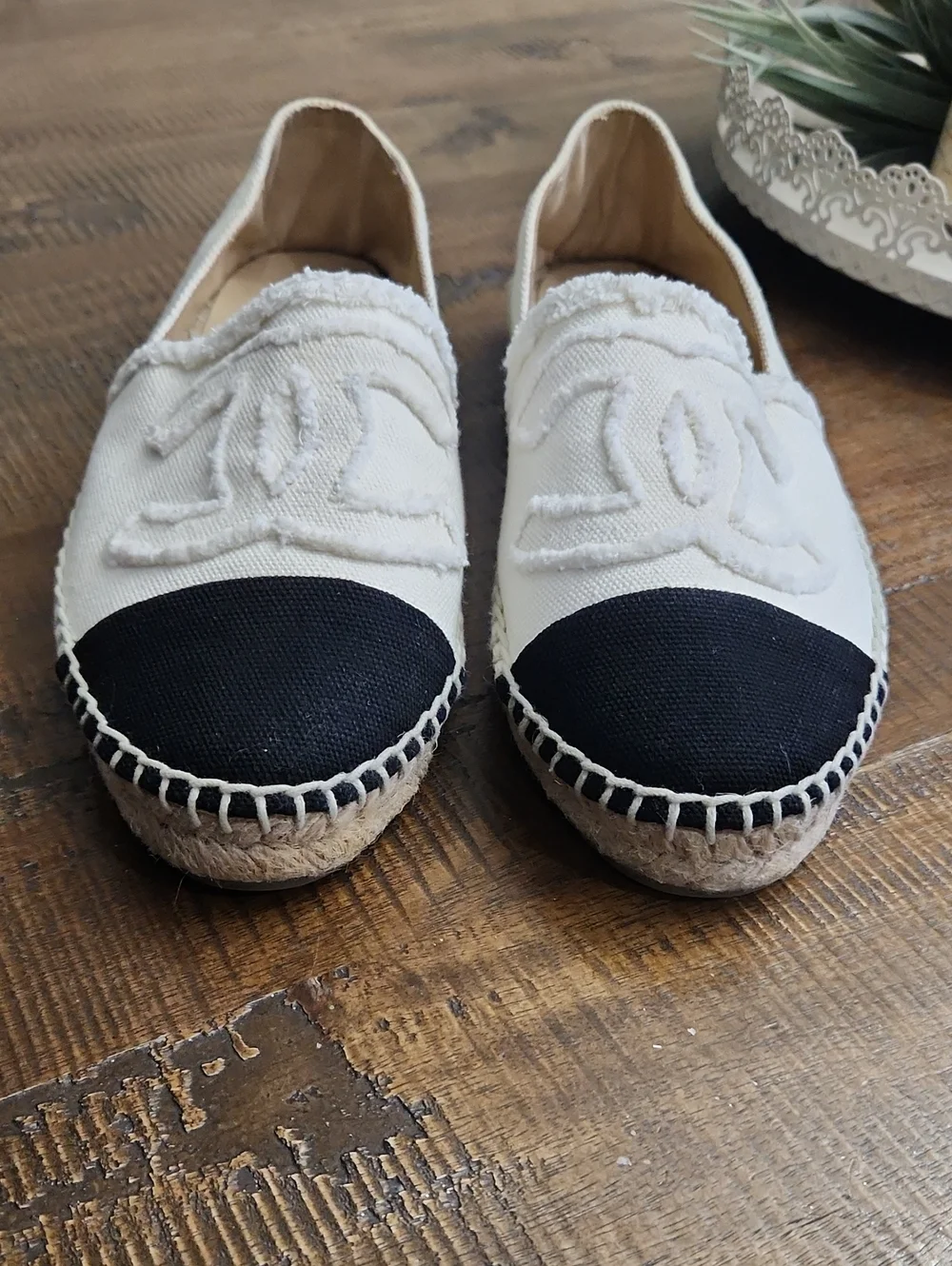 CHANEL Cream Canvas Espadrilles with Black Toe Cap Womens Sz 39